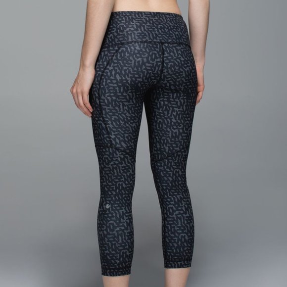 lululemon athletica Pants - 💥SALE Lululemon All Sport Crop Size 4